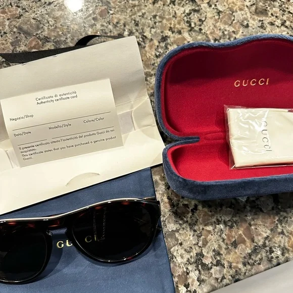 Gucci | Accessories | Gucci Sunglasses Excellent Condition  display picture 3